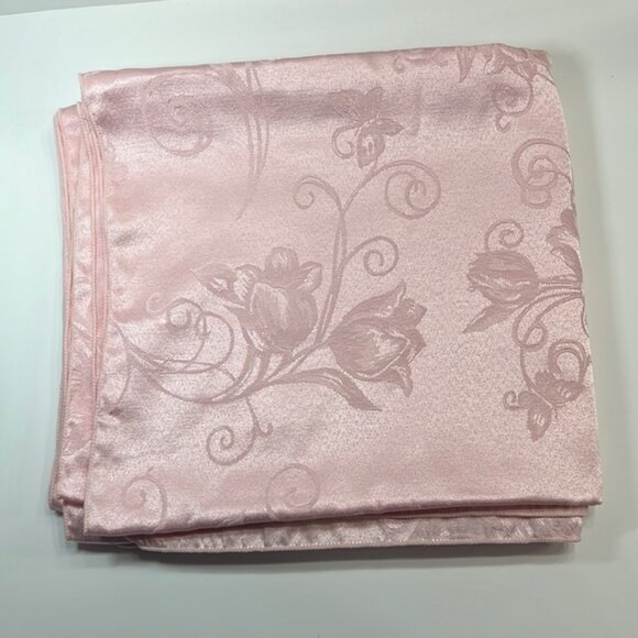 Tablecloth - Picture 1 of 1